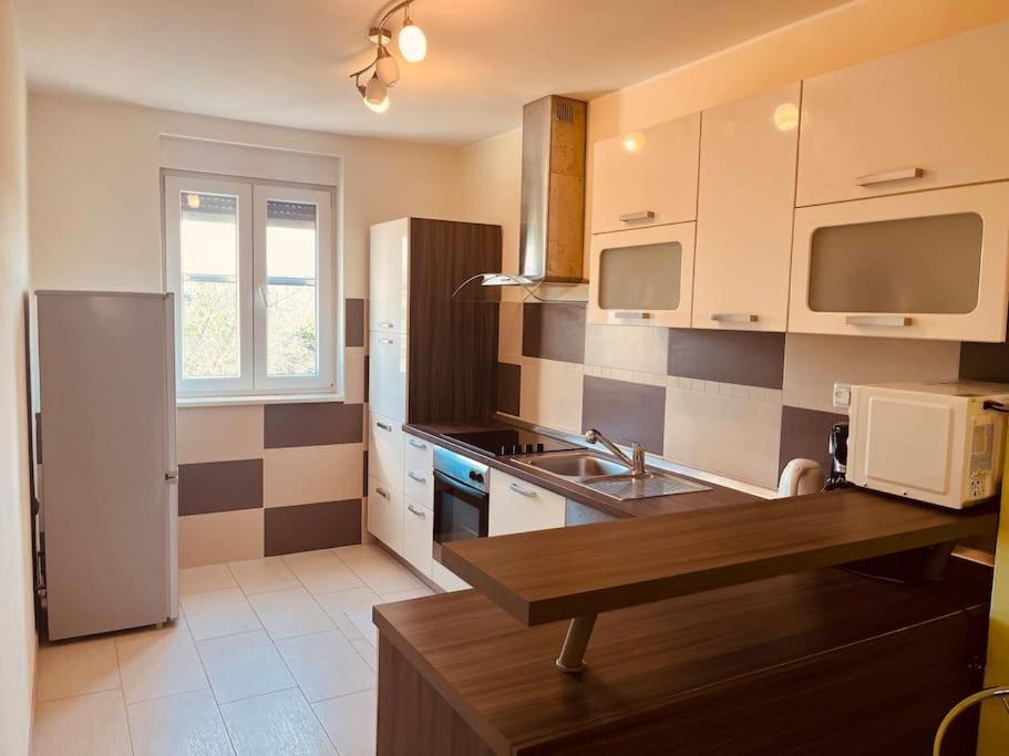 Mima Apartment Pula Bagian luar foto